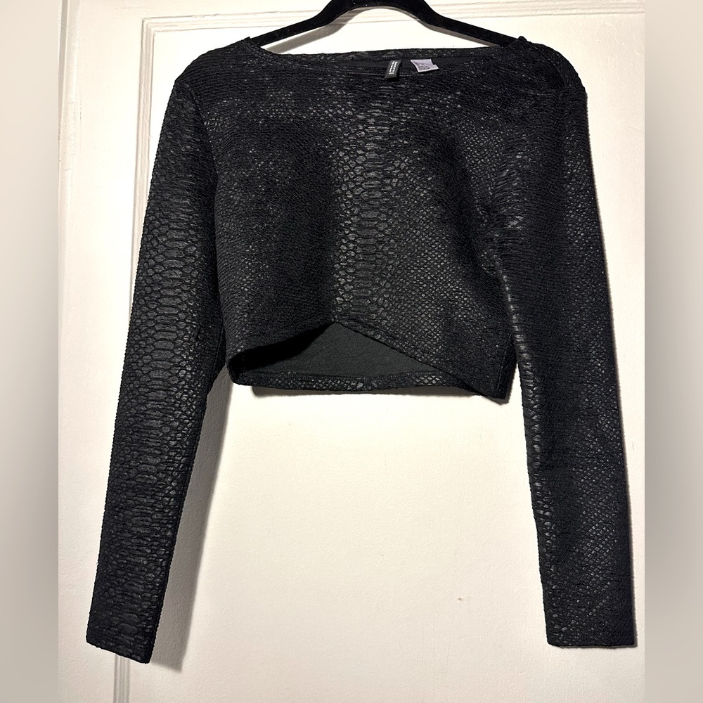 Medium Black Long Sleeve Crop Top